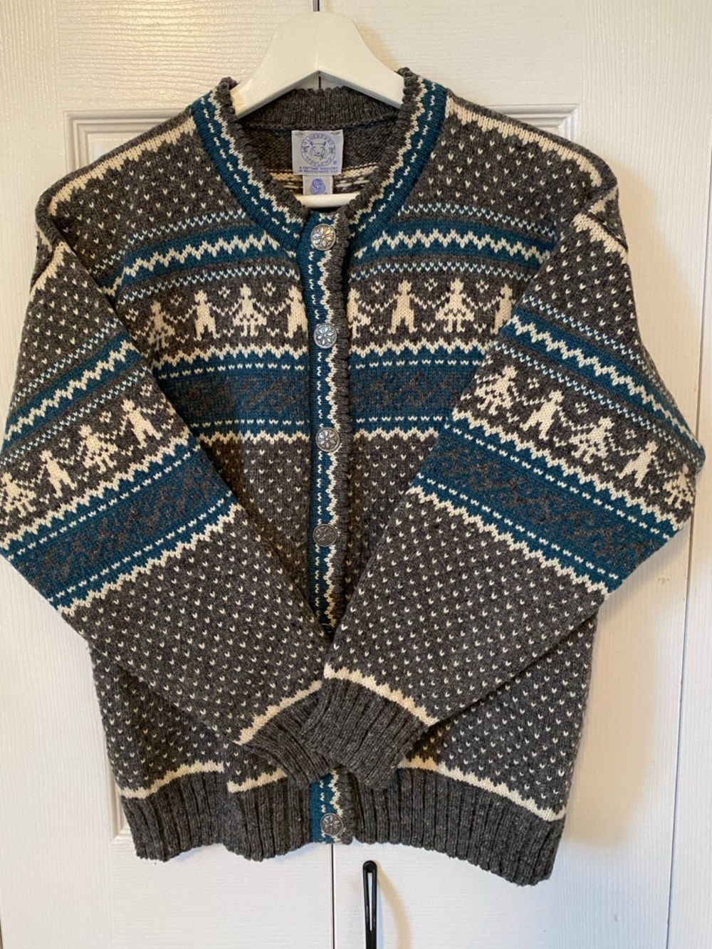 Blueberry Woolens Cottage Industry 100% pure wool Nordic Cardigan pewter buttons